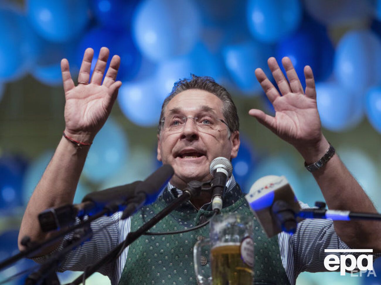 Штрахе обещал содействие россиянам, не зная, что его разговор записывается, пишет Spiegel