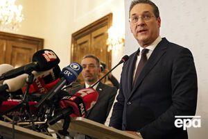 Штрахе собрал пресс-конференцию, чтобы объявить об отставке