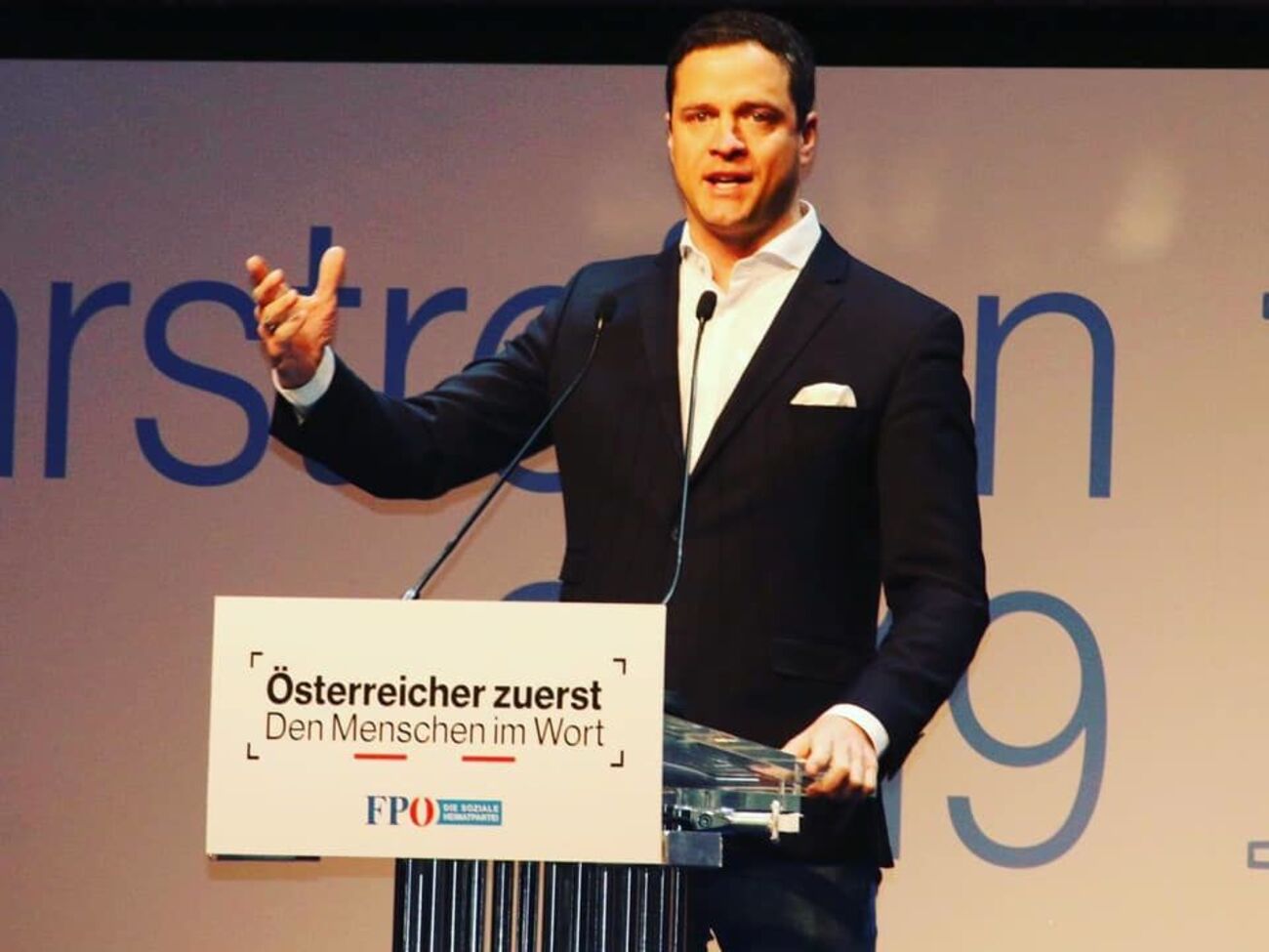 Гуденус заявил об уходе из политики