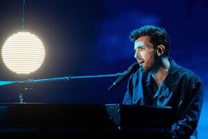 Лоуренс виконав композицію Arcade