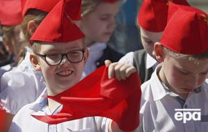 На Красной площади в Москве коммунисты принимали детей в пионеры. Фоторепортаж