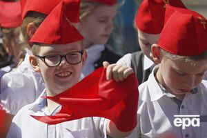 На Красной площади в Москве коммунисты принимали детей в пионеры. Фоторепортаж