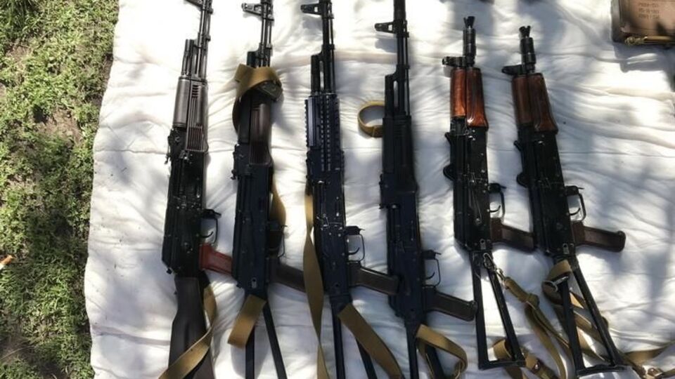 В гараже жителя Луганской области нашли шесть автоматов