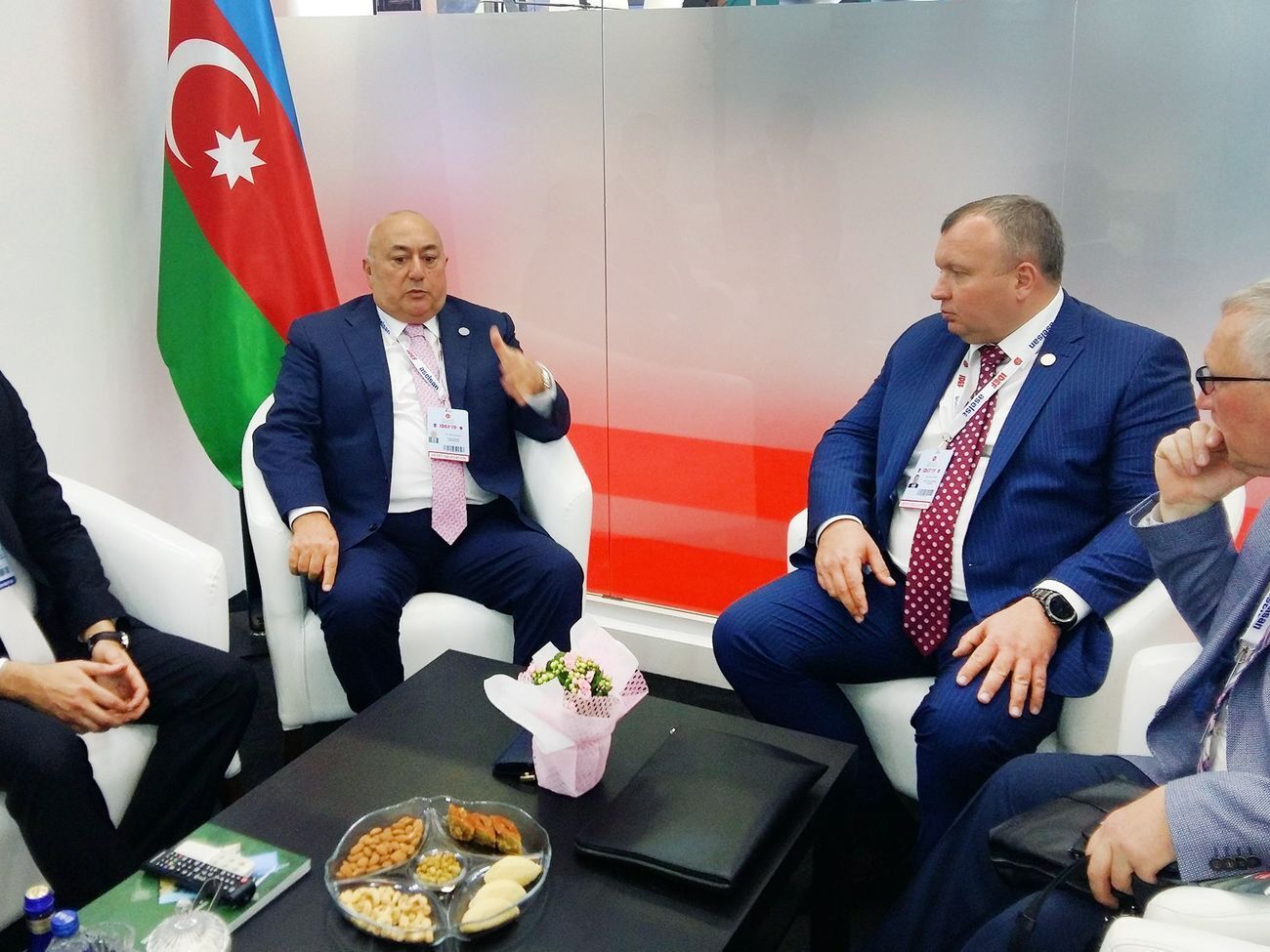 Директор "Укроборонпрому" Букін (праворуч) обговорив співпрацю із заступником міністра оборонної промисловості Азербайджану Мусаєвим