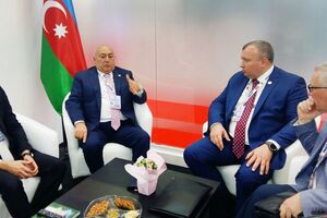 Директор "Укроборонпрому" Букін (праворуч) обговорив співпрацю із заступником міністра оборонної промисловості Азербайджану Мусаєвим