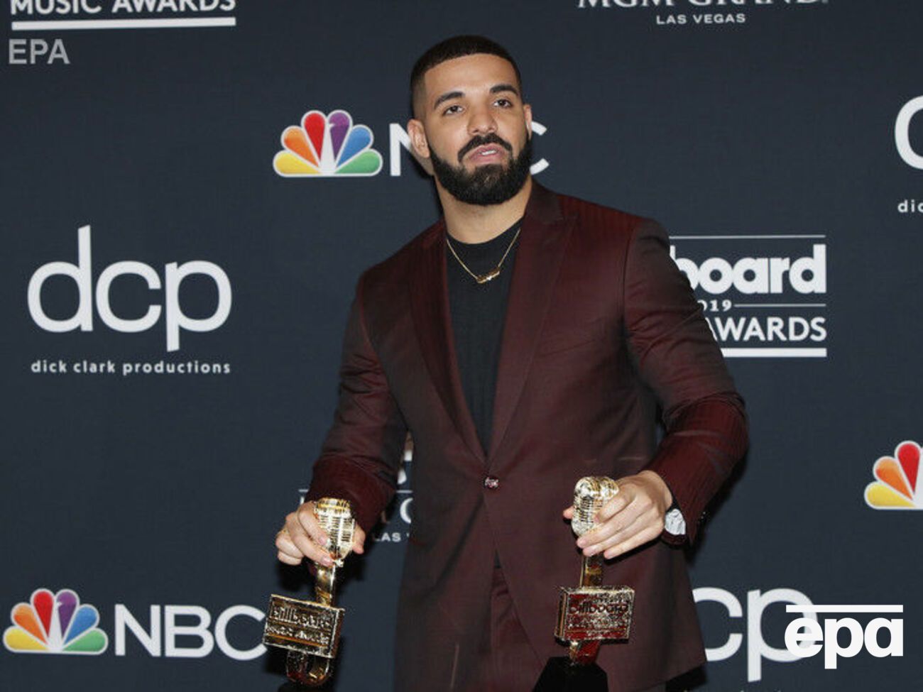 Дрейк обошел Карди Би, Ариану Гранде, Поста Малона и Трэвиса Скотта