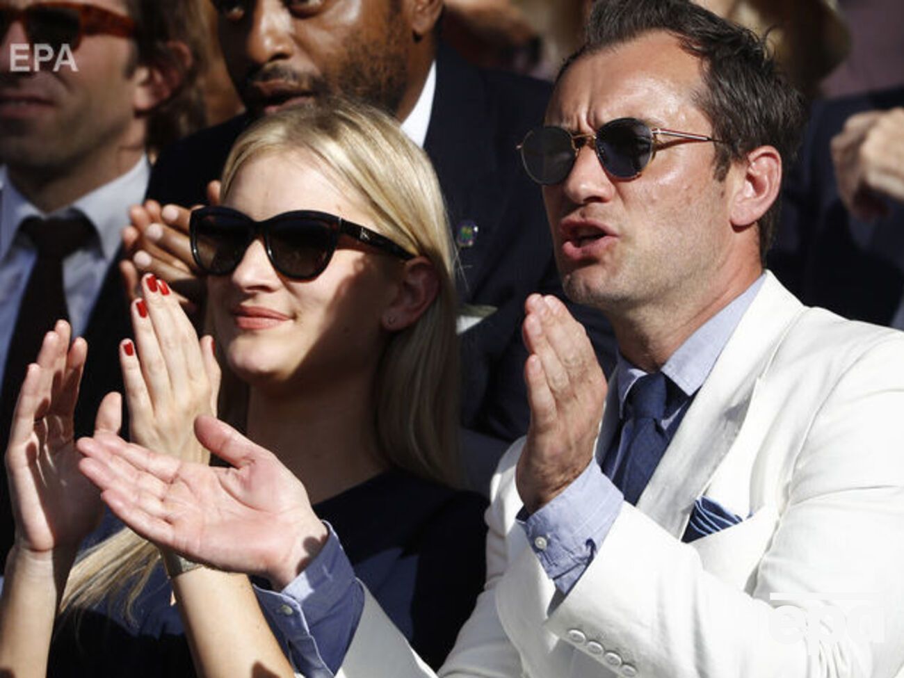 Дружина Лоу молодша за нього на 14 років