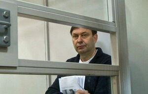 Вышинский заявил, что не может расслышать, о чем говорит суд