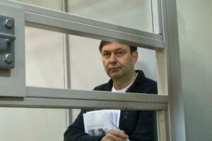 Вишинський заявив, що не може розчути, про що говорить суд