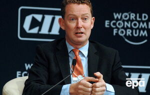 Баркер получил бонус от Дерипаски, утверждает Bloomberg