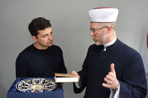 Новообраному президенту подарували український переклад Корану