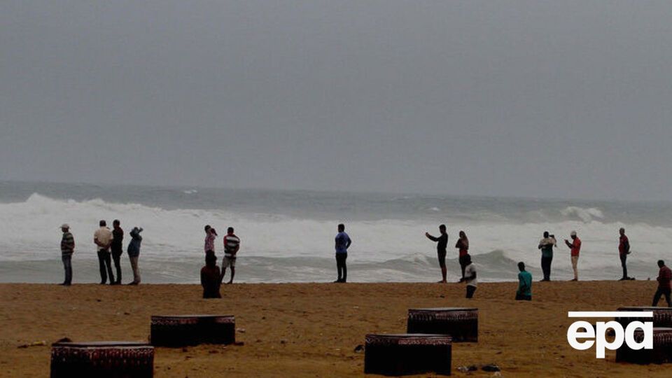 Згідно з прогнозом синоптиків, циклон налетить на узбережжя штату Одіша із силою вітру до 200 км/год (55 м/с)