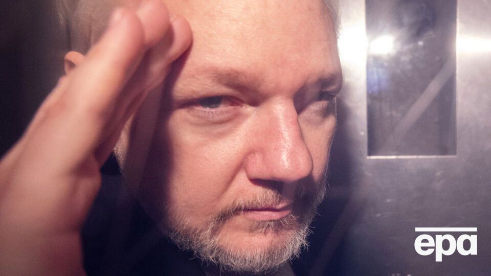 13 мая прокуратура Швеции возобновила расследование в отношении Ассанжа по делу об изнасиловании