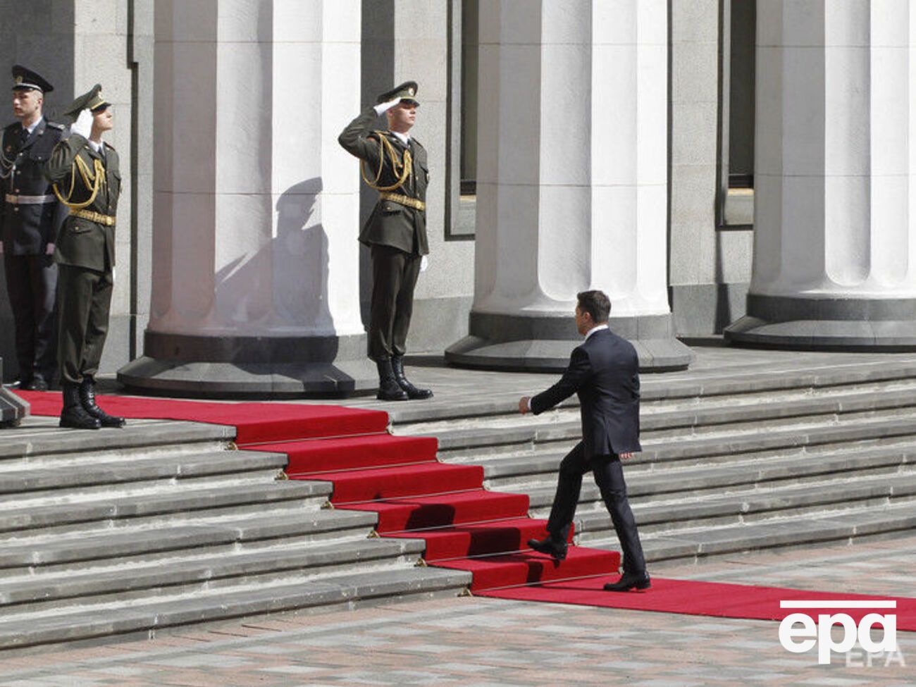 Зеленский заявил, что распускает Верховную Раду&nbsp;VIII созыва