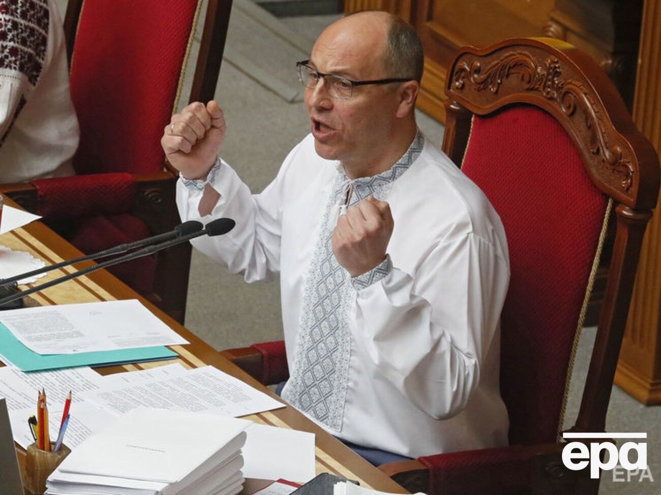 Парубий: Торжественное заседание Верховной Рады Украины по поводу принесения присяги новоизбранным президентом объявляю закрытым