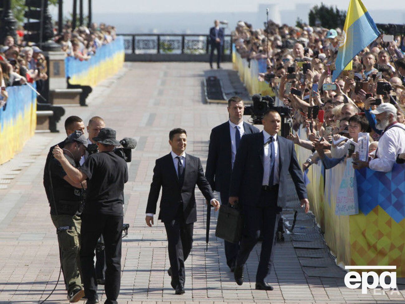20 мая Зеленский официально вступил в должность президента Украины