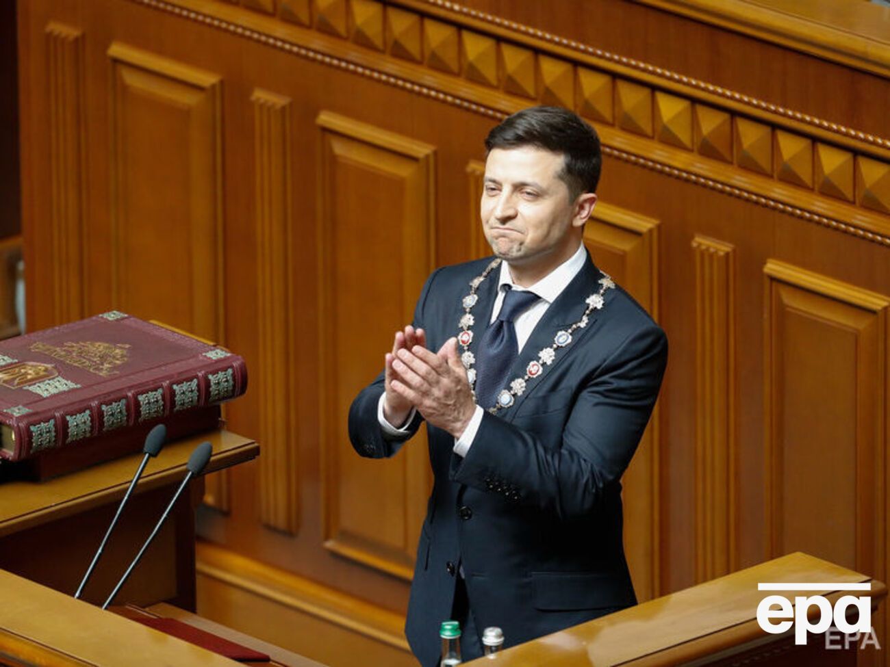 20 мая Зеленский объявил о роспуске украинского парламента