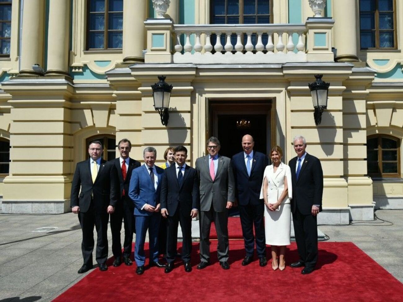 Зеленський провів зустріч із главами іноземних делегацій та послами
