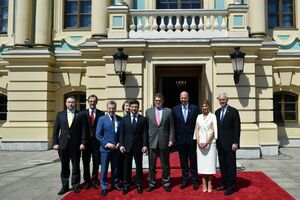 Зеленський провів зустріч із главами іноземних делегацій та послами