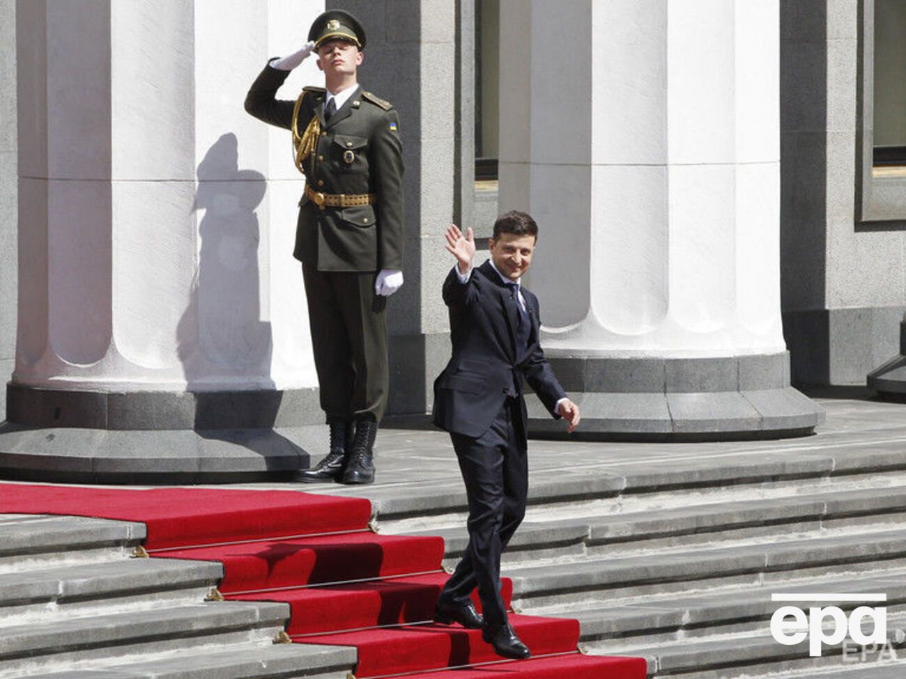 Зеленский обнародовал свои доходы и финансовые обязательства