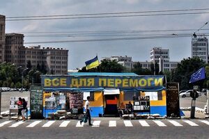 Волонтери обіцяють відстоювати намет, поки не закінчиться війна