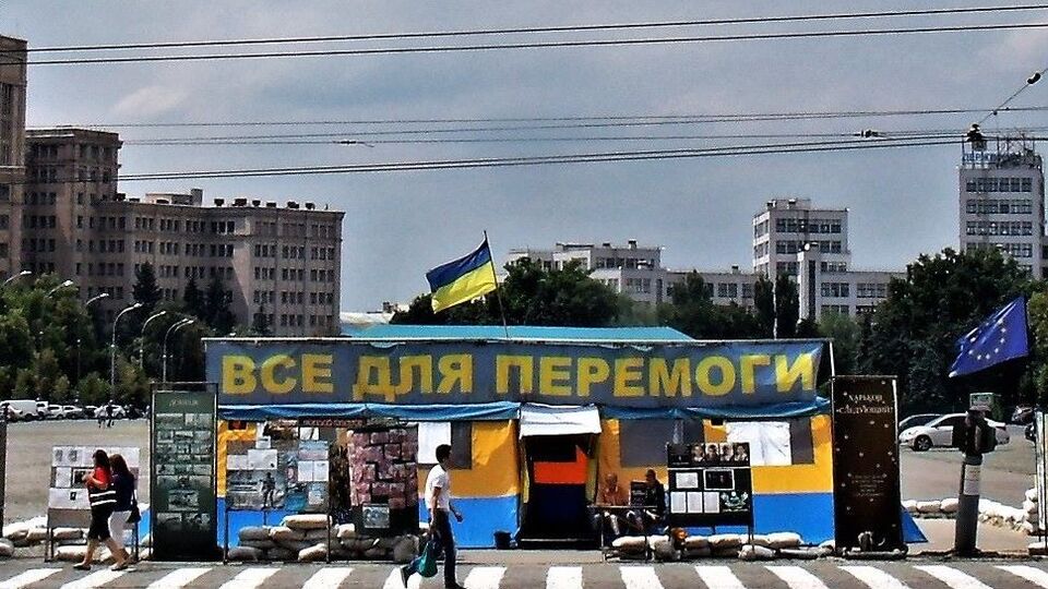 Волонтеры обещают отстаивать палатку, пока не закончится война