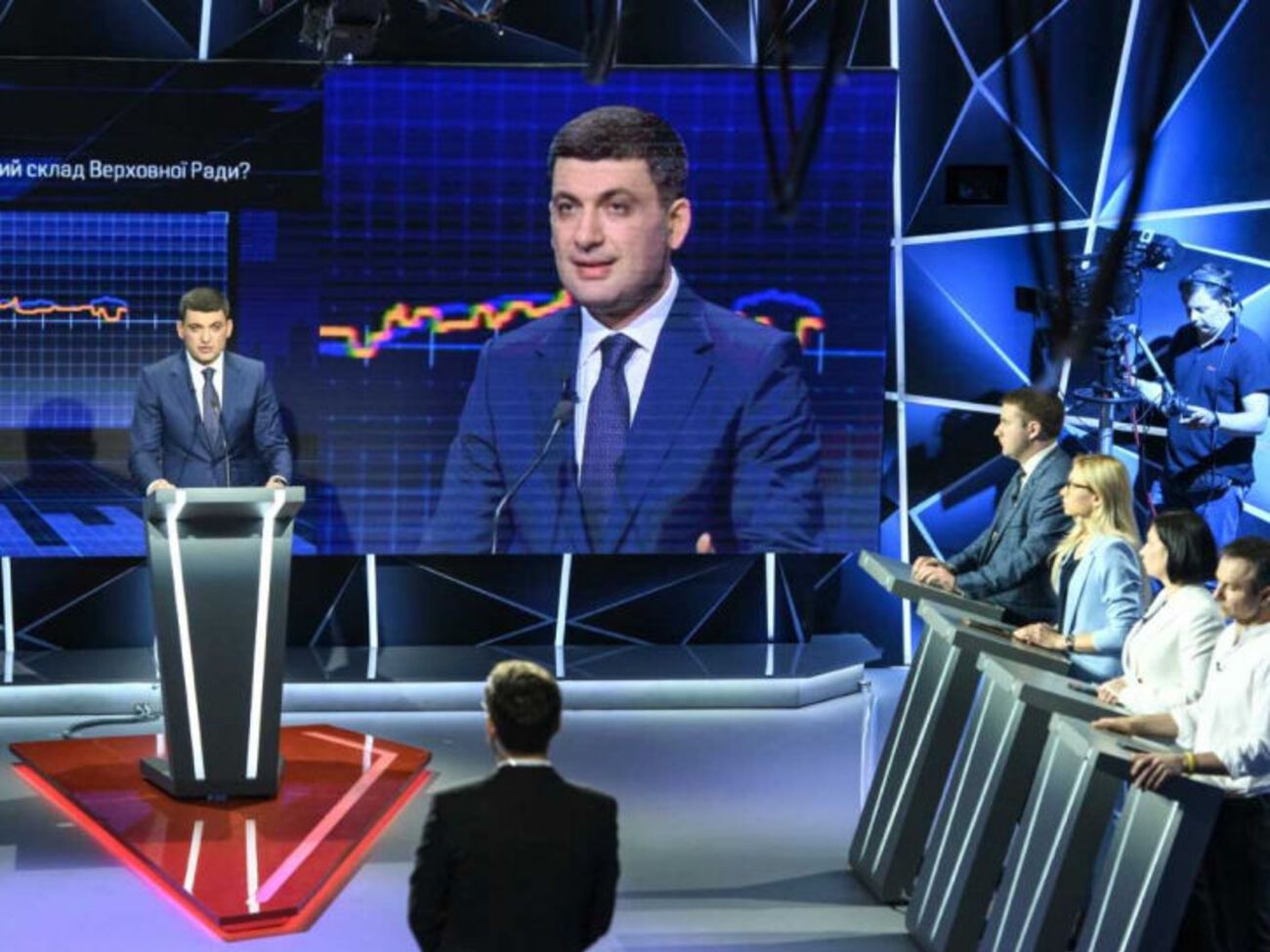 Правительство Гройсмана начало работу в апреле 2016 года
