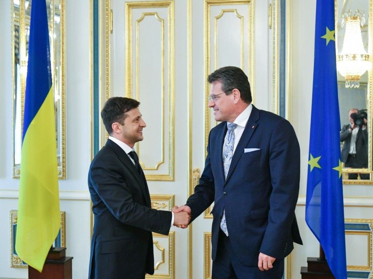 Шефчович (праворуч) заявив Зеленському, що Євросоюз високо цінує продовження європейської політики України