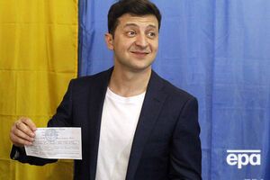 Зеленский 21 апреля показал бюллетень, проголосовав за себя
