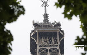 Невідомий збирався піднятися на самий верх Ейфелевої вежі