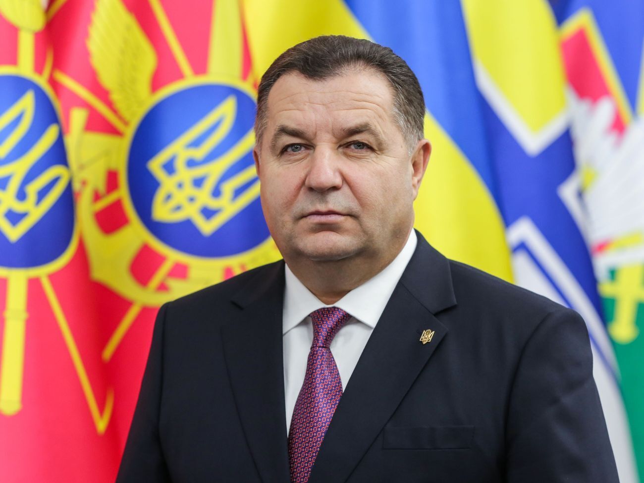 Полторак повідомив, що передав Зеленському рапорт, але міністром поки залишається