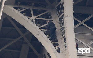 Чоловік провів на вежі шість годин