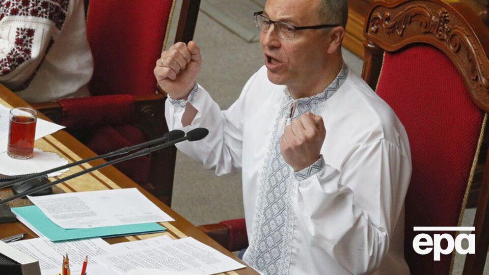 Заседание парламента должно начаться в 12.00