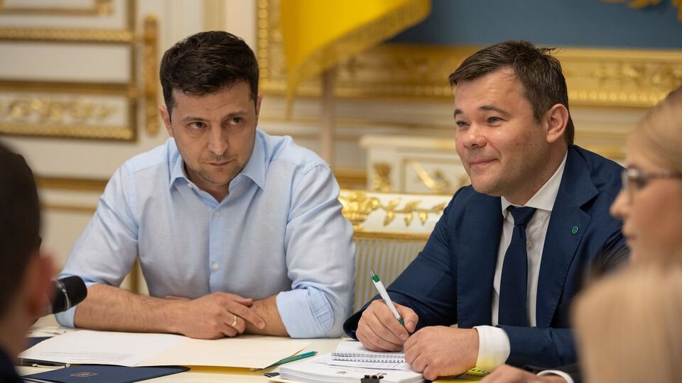 Богдан (на фото справа) является адвокатом Коломойского
