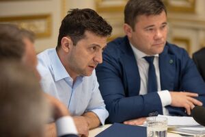 Богдан (на фото праворуч) є адвокатом Коломойського