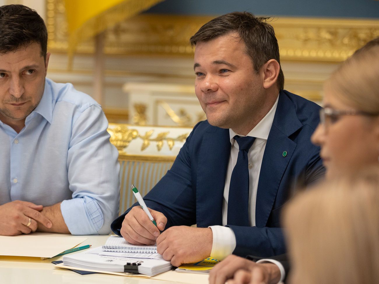 Богдан (на фото справа): Все-таки должны не политики только говорить, а народ