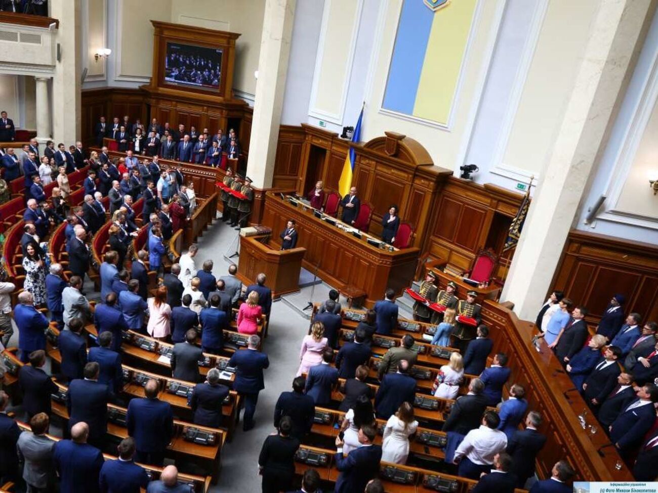 Рада сьогодні збереться на засідання о 12.00