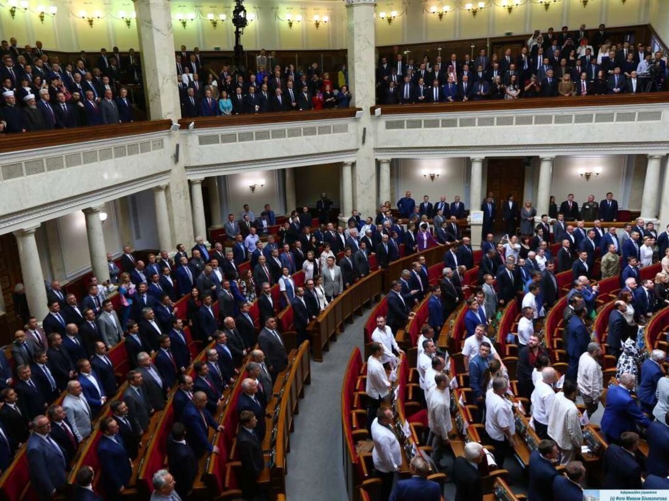 Заседание парламента проходит 22 мая с 12.00