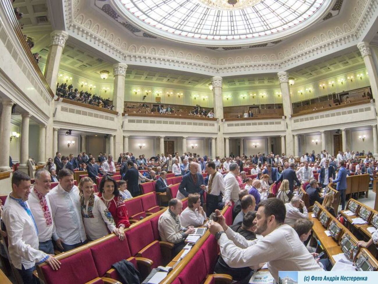21 травня Зеленський оголосив про розпуск Верховної Ради VIII скликання