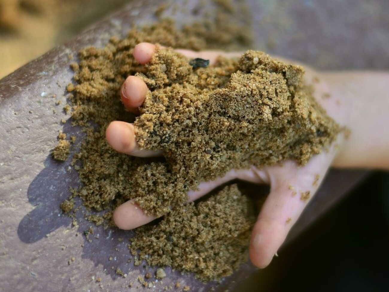 Школьник погиб, играя в песке