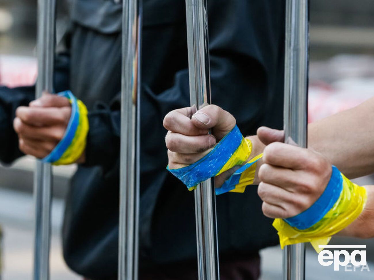 Родственники политзаключенных обратились к Зеленскому