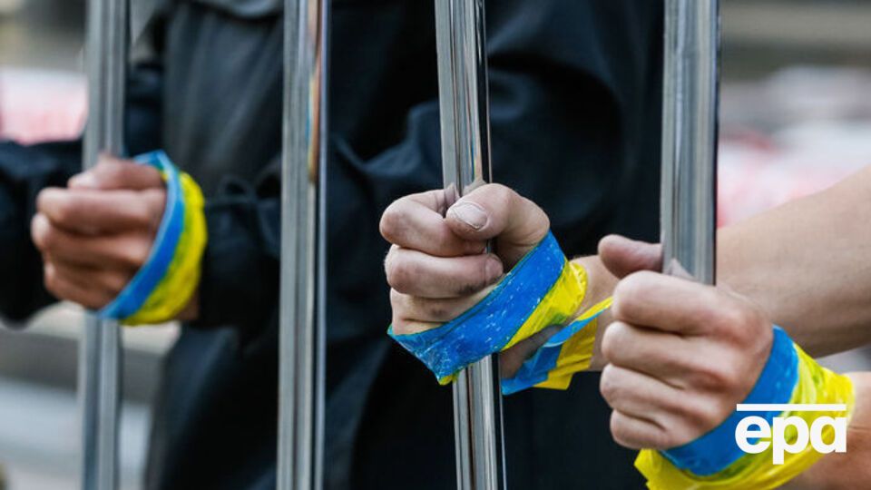 Родичі політв'язнів звернулися до Зеленського