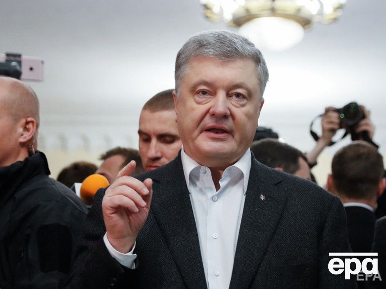 Порошенко: Советовал бы команде нового президента срочно развеять слухи