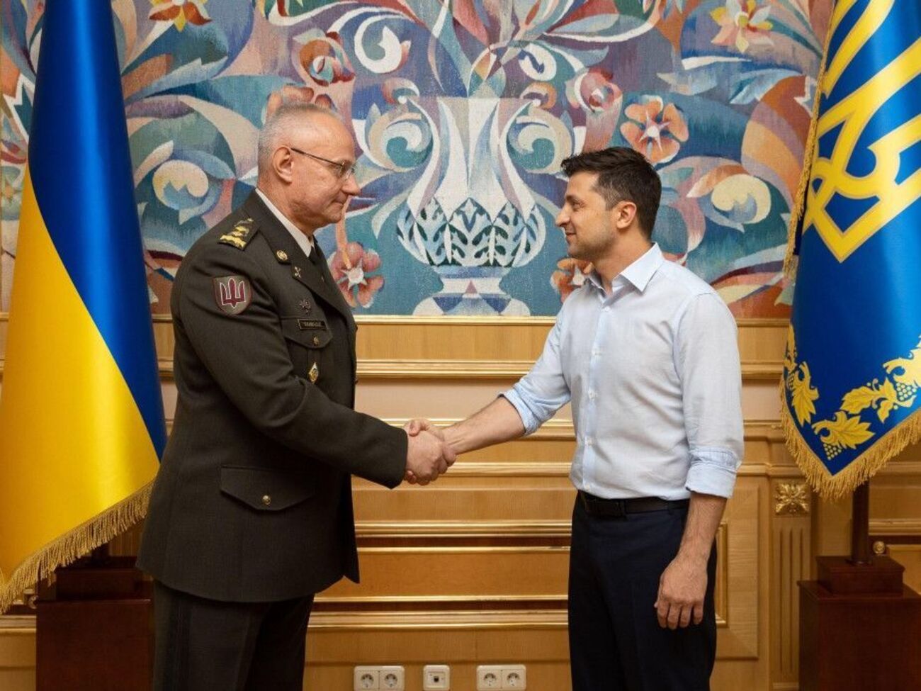 До призначення начальником Генштабу ЗСУ Хомчак обіймав посаду головного інспектора Міністерства оборони