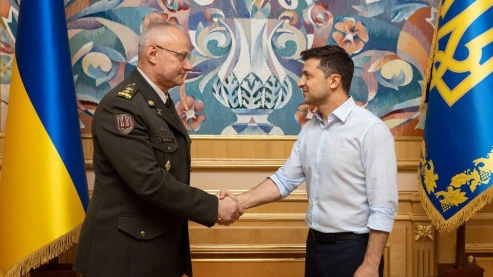 До призначення начальником Генштабу ЗСУ Хомчак обіймав посаду головного інспектора Міністерства оборони