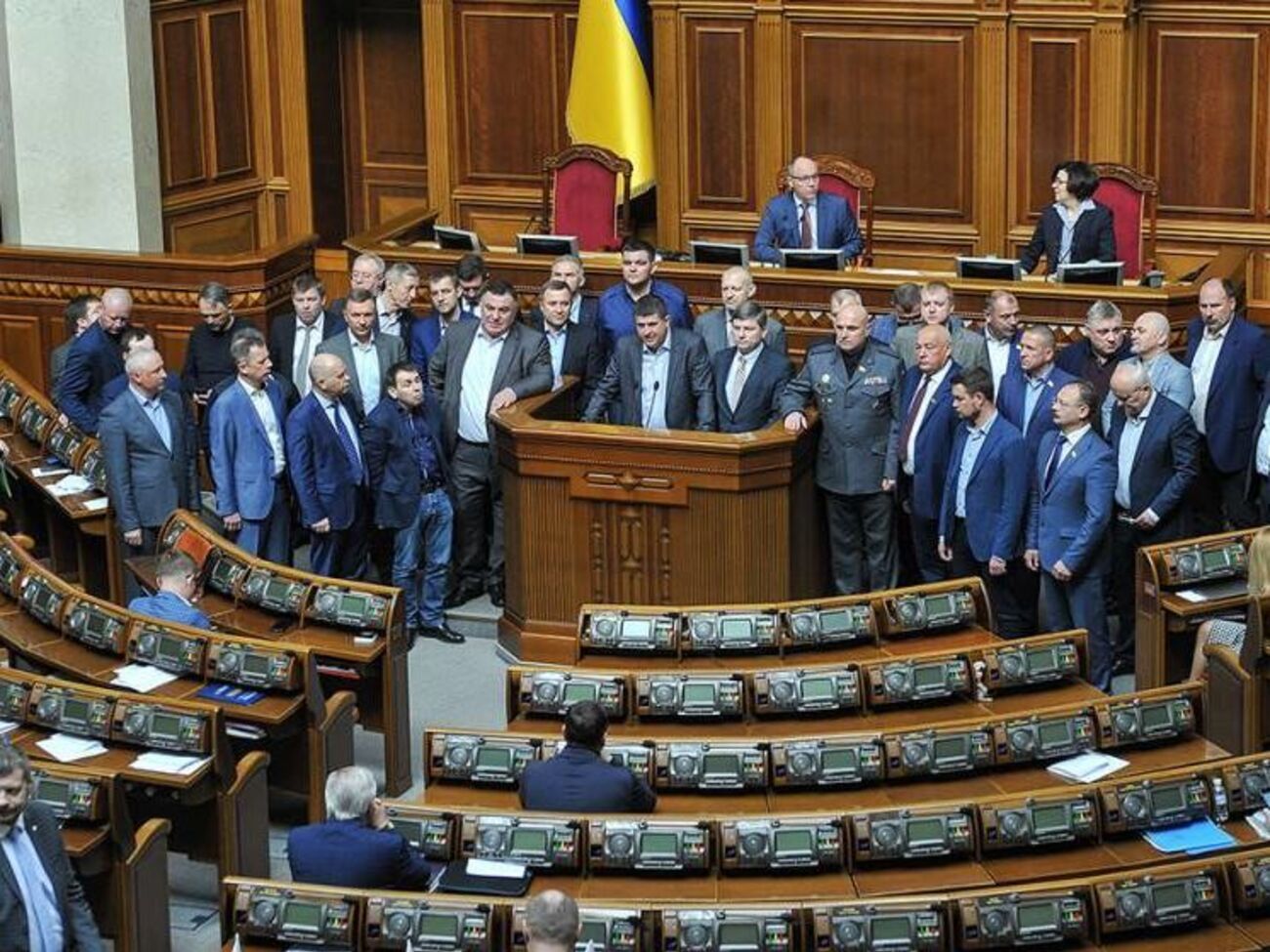 В "Народном фронте" заявили, что уже поставили свои подписи