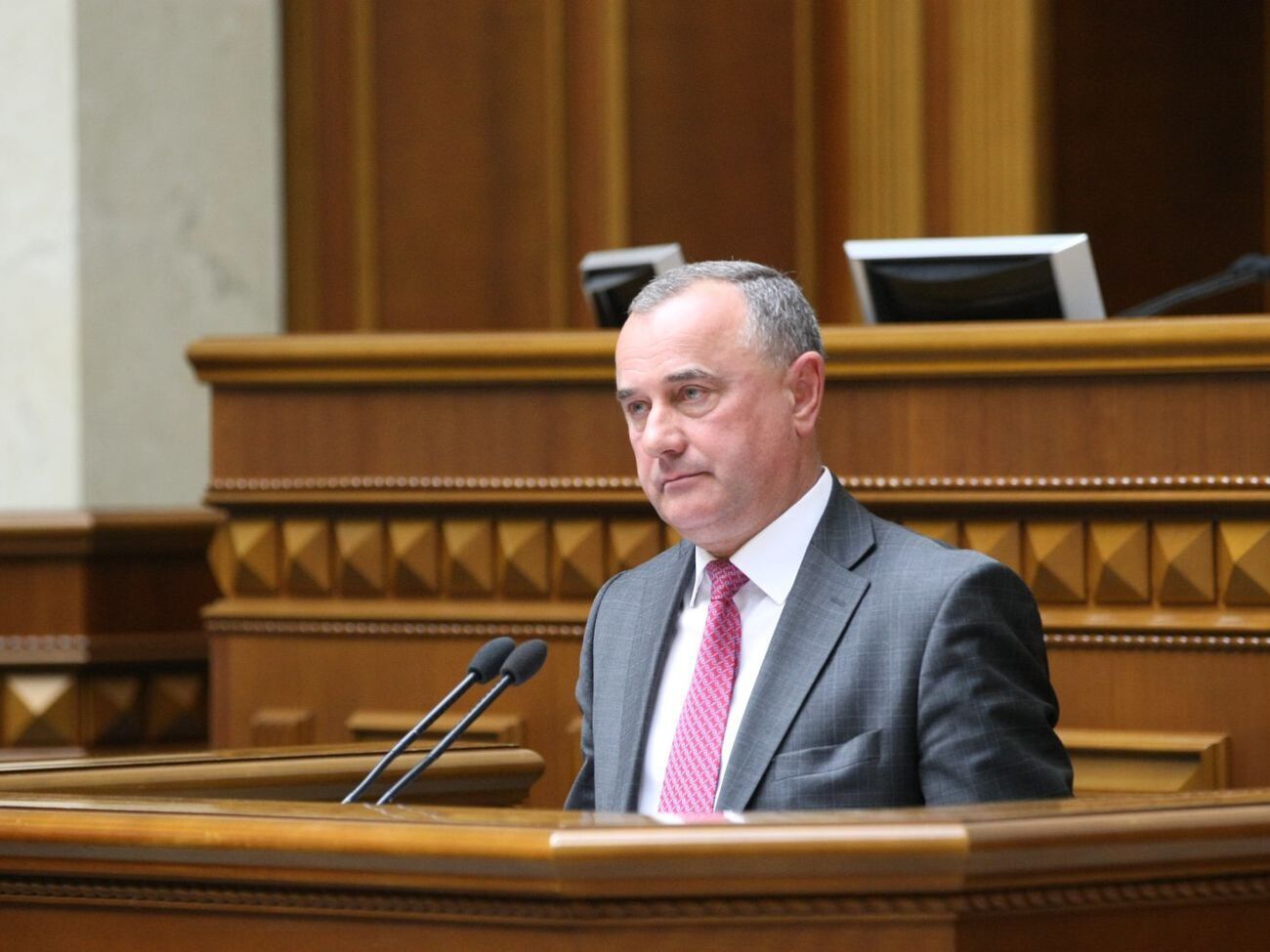 Олександр Домбровський: Будь ласка, вони можуть сказати: друзі, ми переконані, що ринок можна запускати з 1 липня. Ми беремо на себе відповідальність