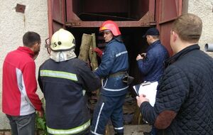 Тела погибших доставали спасатели