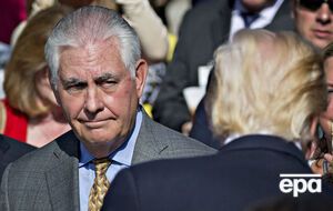 Трамп (справа) раскритиковал Тиллерсона