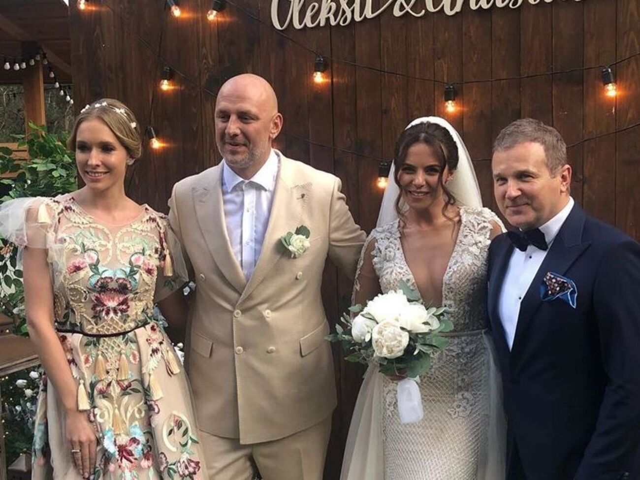 Каменських і Потап (на фото в центрі) стали подружжям